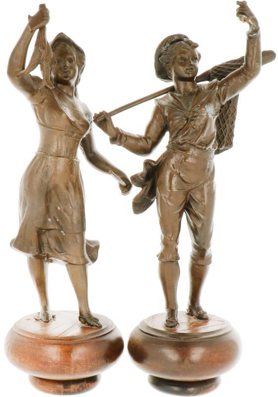 Een set van twee (man en vrouw) ZAMAC gietstukken. Eind 19e eeuw.