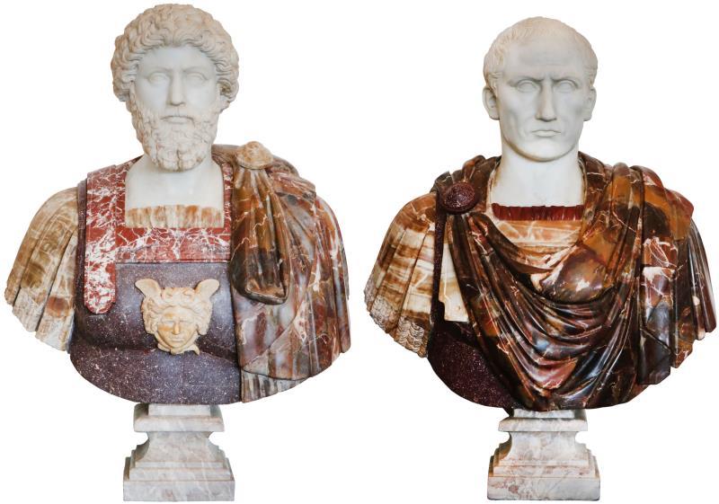 Italiaanse School, 20e eeuw. Twee marmeren bustes van Julius Ceasar en Marcus Aurelius in onder andere Carrara wit en Alicante rood marmer.