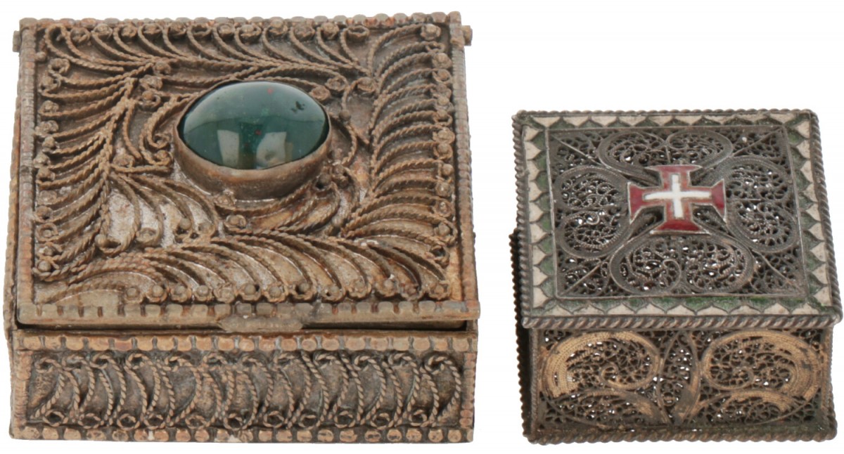 (2) Delig lot Doosjes zilver / BWG.