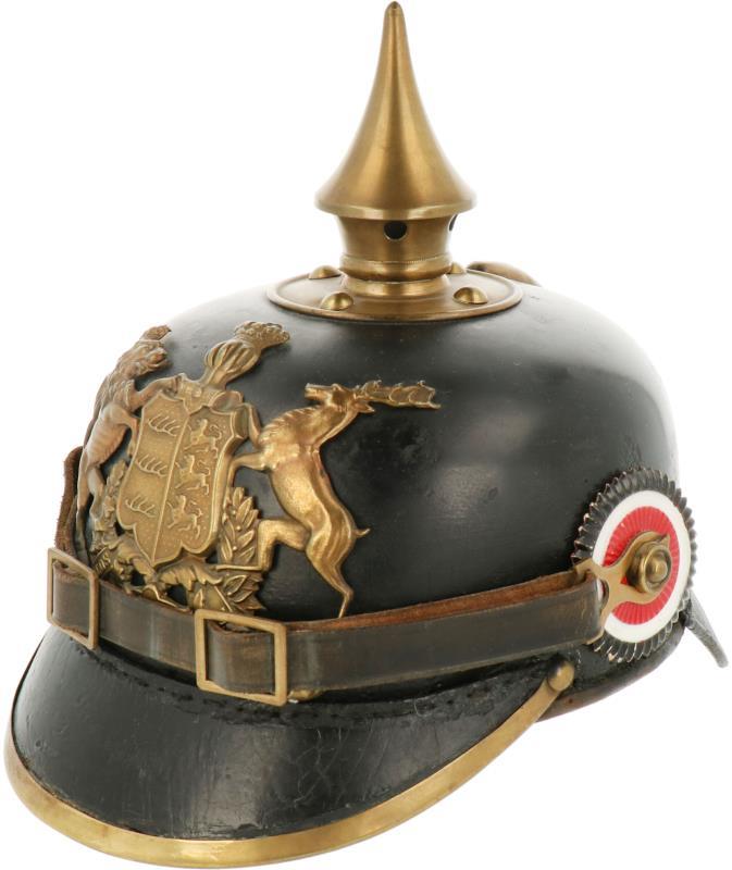 Een Württenberg Pickelhaube. Zwart leer met bronzen ornamenten. Gestempeld aan de binnenzijde.