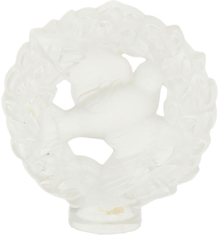 Een Lalique vogeltje in krans. Gemerkt "Lalique France". Resten van label aan de onderzijde.