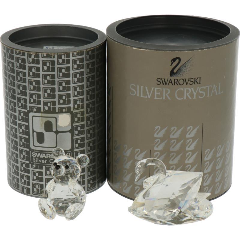 Een lot van twee Swarovski figuren in de vorm van een beer en een zwaan. Eind 20e eeuw.