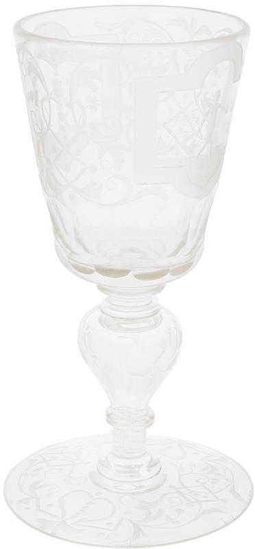 Een gegraveerd jubileumglas. Ter gelegenheid van een 32-jarig jubileum. Holland midden 20e eeuw.