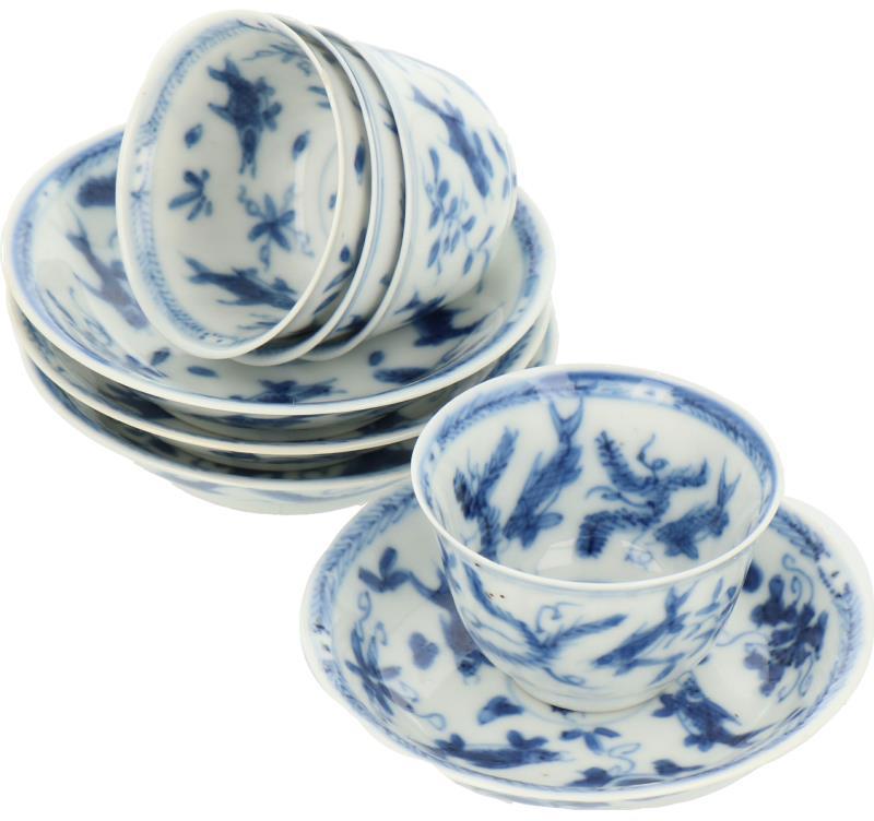 Een set van vier miniatuur kop en schotels met vissen decor, gemerkt met jade teken. China, Kangxi.