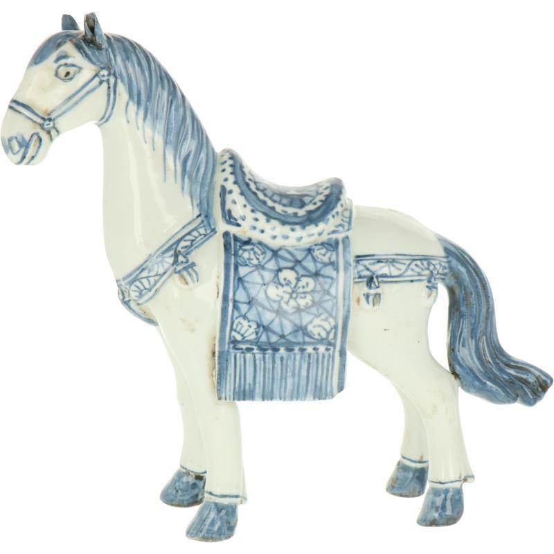 Een porseleinen paard. China, 20 eeuw.
