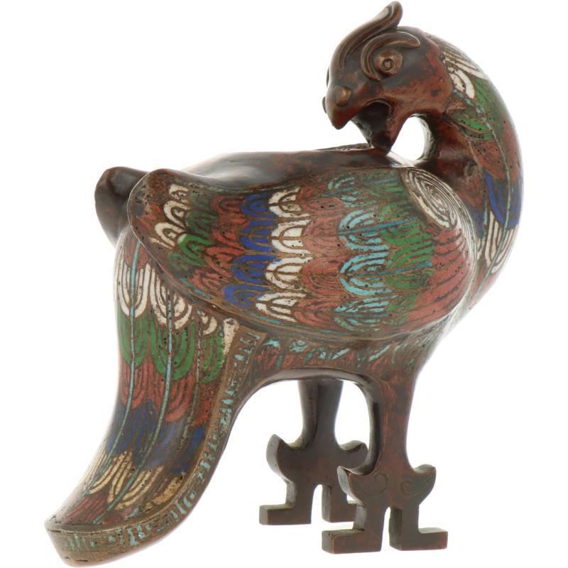 Een cloisonne wierrookbrander in de vorm van een Qilin. China, eind 18e eeuw.