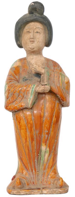 Een terra cotta beeld van een zgn: "fat lady" naar antiek voorbeeld. China.