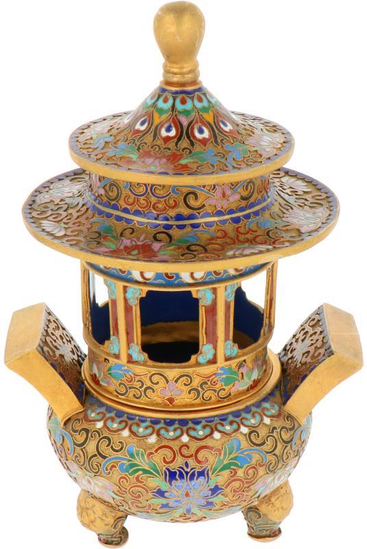 Een wierookbrander vervaardigd in cloisonne. China, midden 20e eeuw.