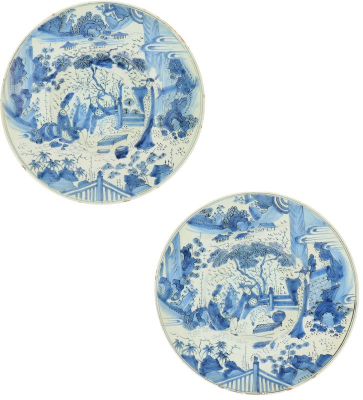 Een set van twee schotels met Chinees decor. Delft, 18e eeuw.