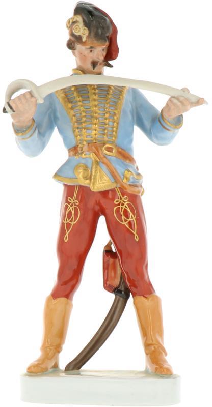 Een porseleinen Hussaar, gemerkt Herend. Hongarije, midden 20e eeuw.