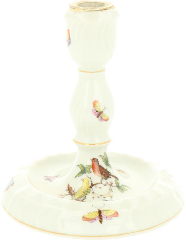 Een porseleinen kandelaar met Rothschild decor. Herend Hongarije, eind 20e eeuw.