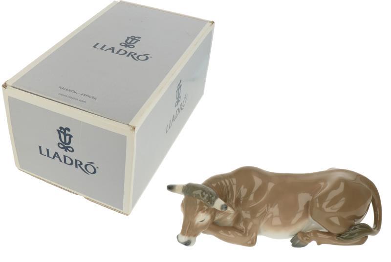 Een porseleinen stier in originele doos, gemerkt Lladro. Spanje, eind 20e eeuw.