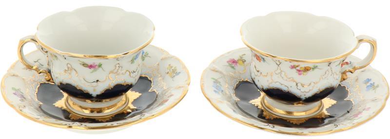 Een set van twee kop en schotels met floraal bloemen decor, gemerkt Meissen. Duitsland, 20e eeuw.