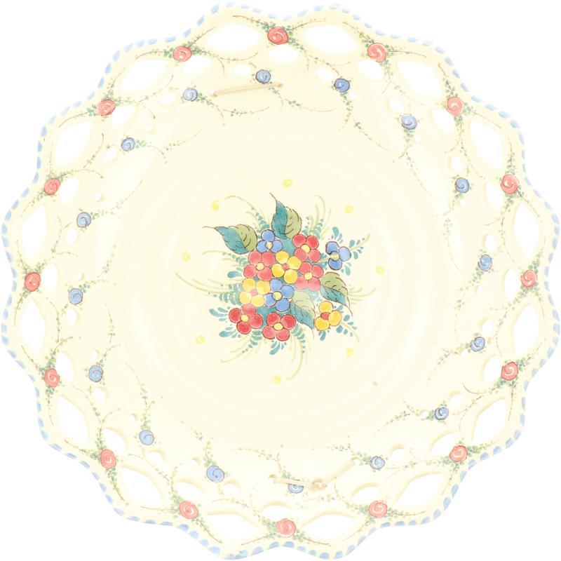 Een platelen schaal met floraal decor, gesigneerd Zenith Gouda. Nederland, 20e eeuw.
