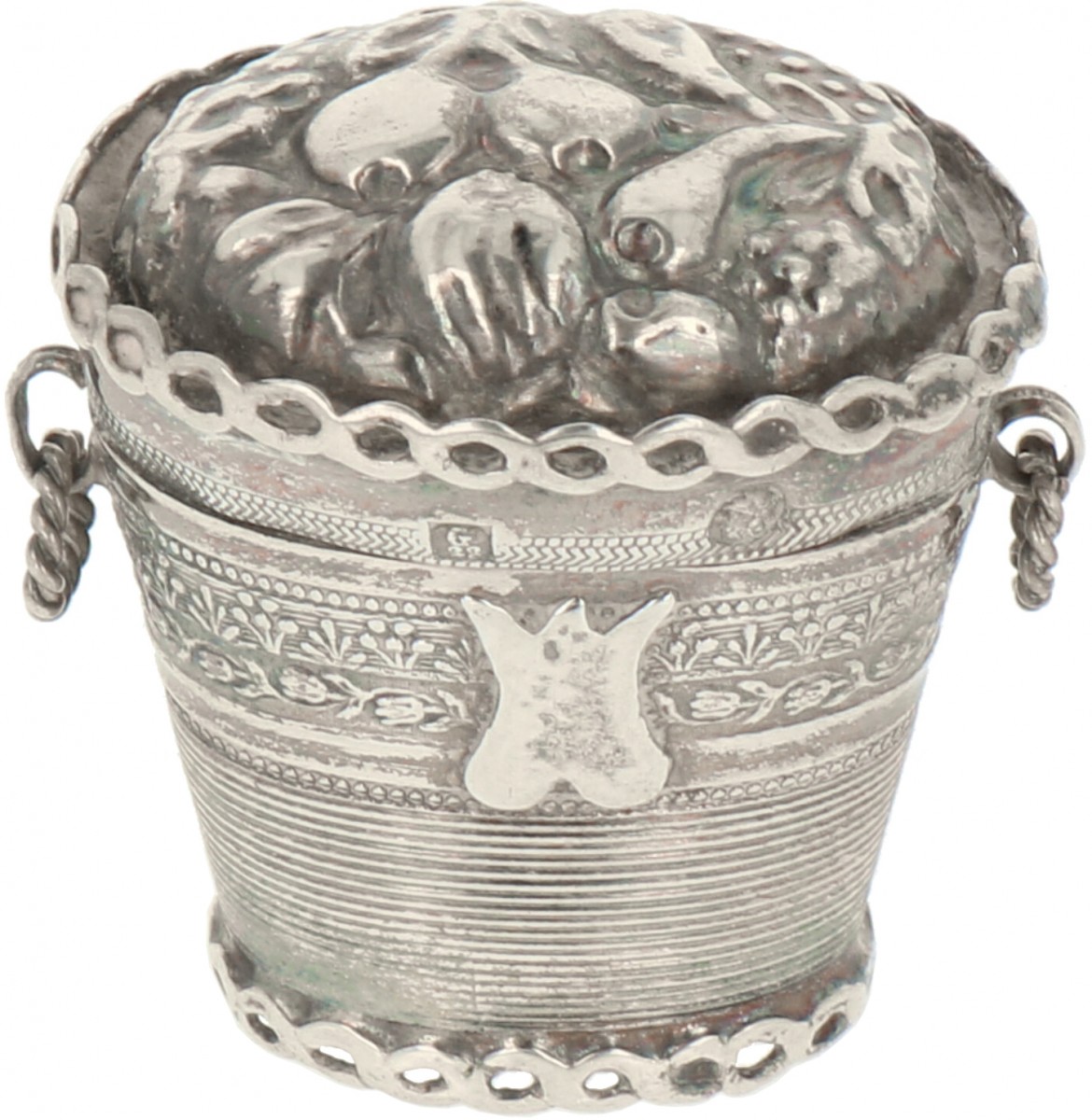Lodereindoosje zilver.