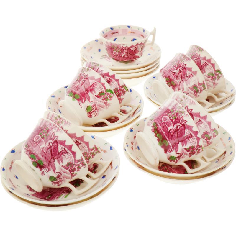 Een Caughley aardewerk servies met "purple" landschaps decor.