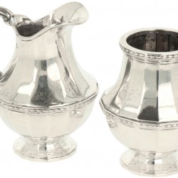 Koffiepot & roomstel zilver.