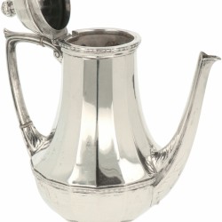 Koffiepot & roomstel zilver.