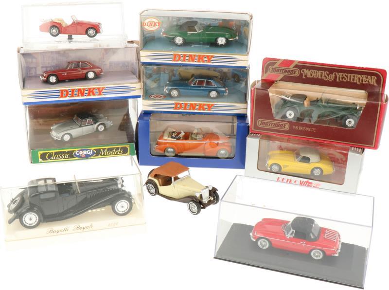 Een kavel Bburago modelauto's en Dinky Toys. 