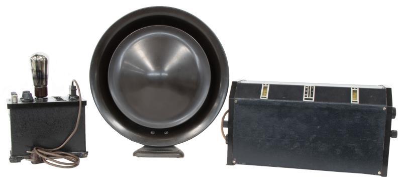 Een Philips radio 2501, compleet. Nederland, 1e helft 20e eeuw.