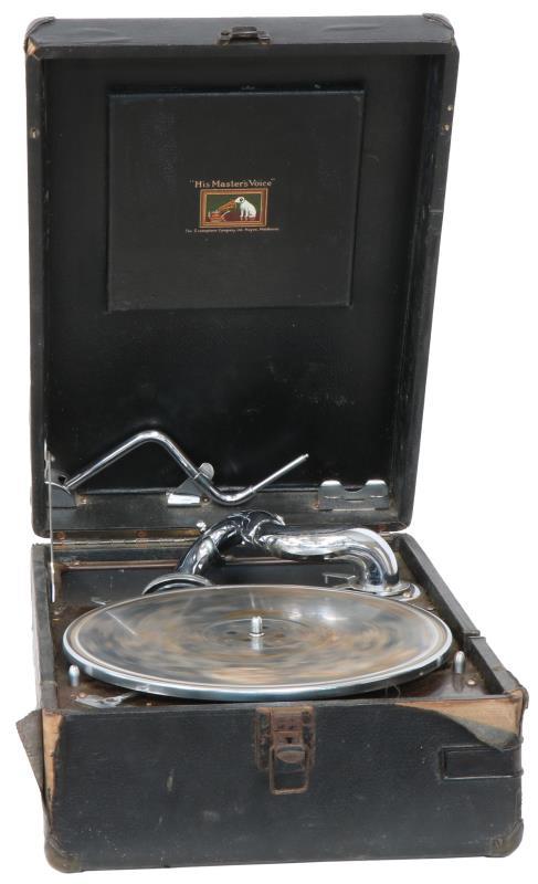 Een koffergrammofoon, gemerkt: "His Masters Voice". Begin 20e eeuw. - restauratie object.