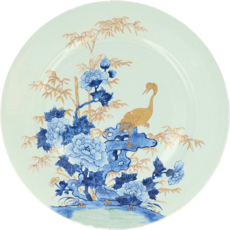 Een porseleinen schotel met afbeelding van reiger. China, 18e eeuw.