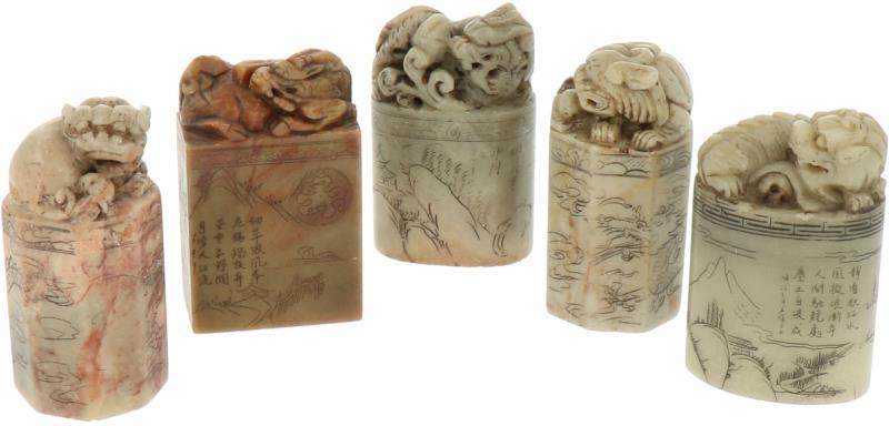 Een set van vijf stenen stempels. China, 19e/20e eeuw.