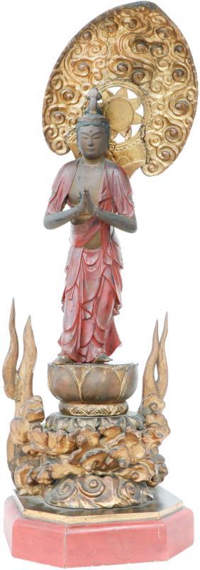 Een houten gepolychromeerde Japanse staande Boeddha Bodisattva. Edo periode. Vermoedelijk 17de eeuw. H: 73 cm.