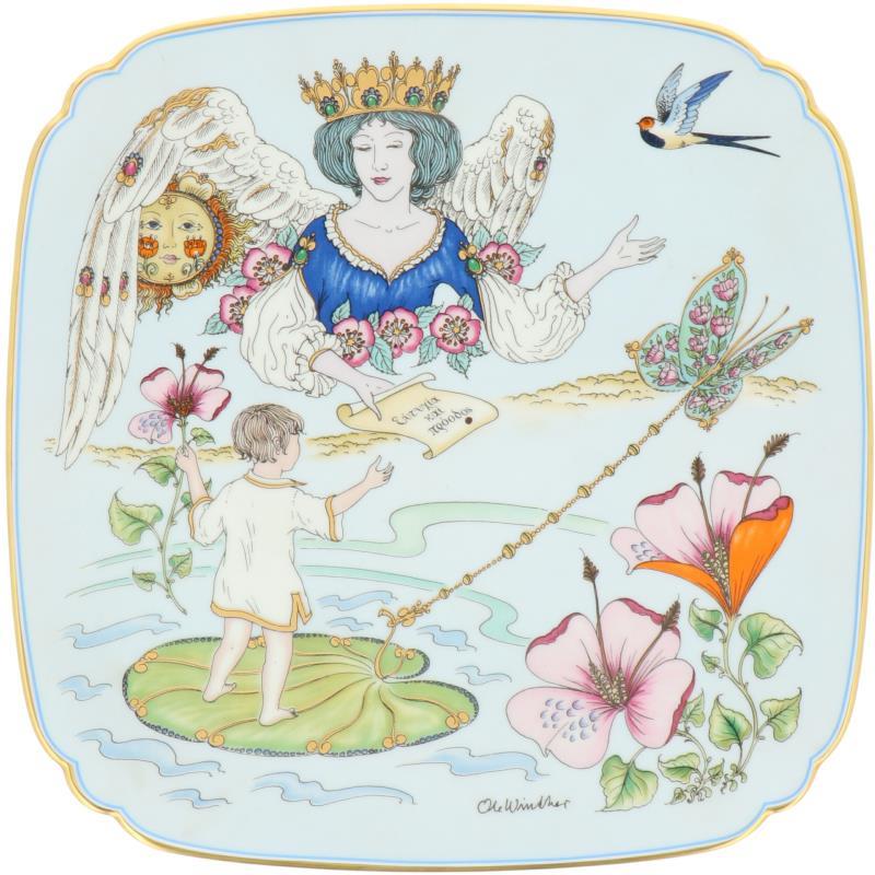 Een porseleinen schaal met floraal decor in originele doos, gemerkt Hutschenreuther. Duitsland, eind 20e eeuw.