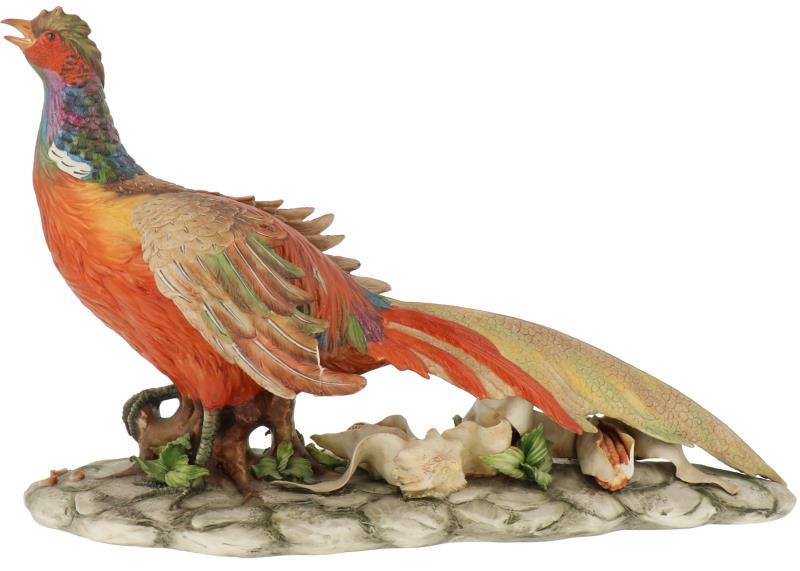 Een aardewerk fazant, gesigneerd Capodimonte. Italië, eind 20e eeuw. Beschadigd