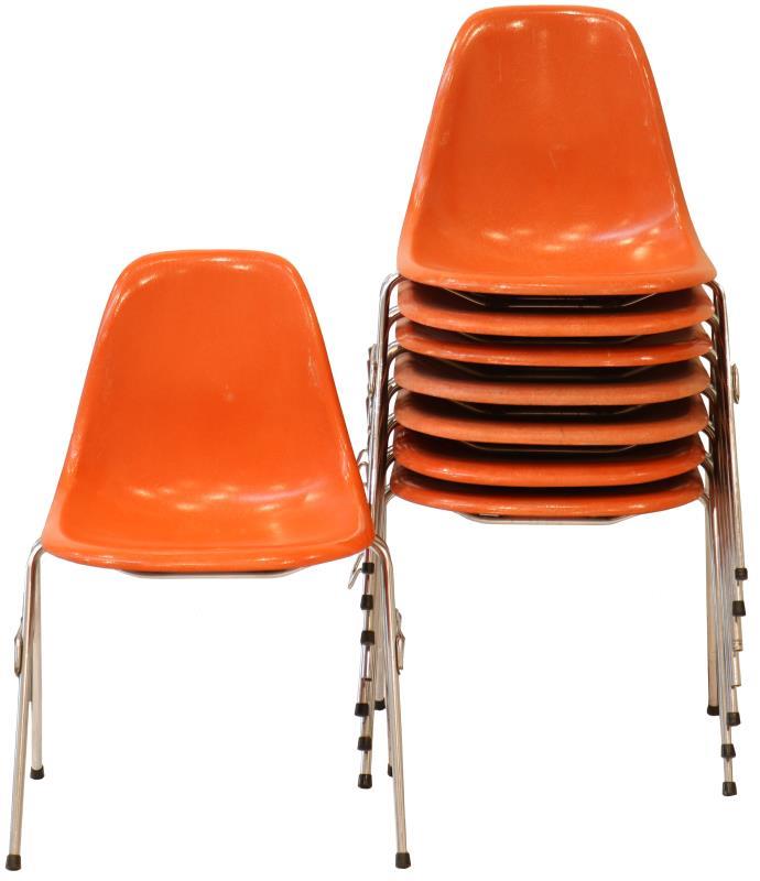 Charles and Ray Eames voor Herman Miller, 8 stapelbare stoelen, diverse condities. 