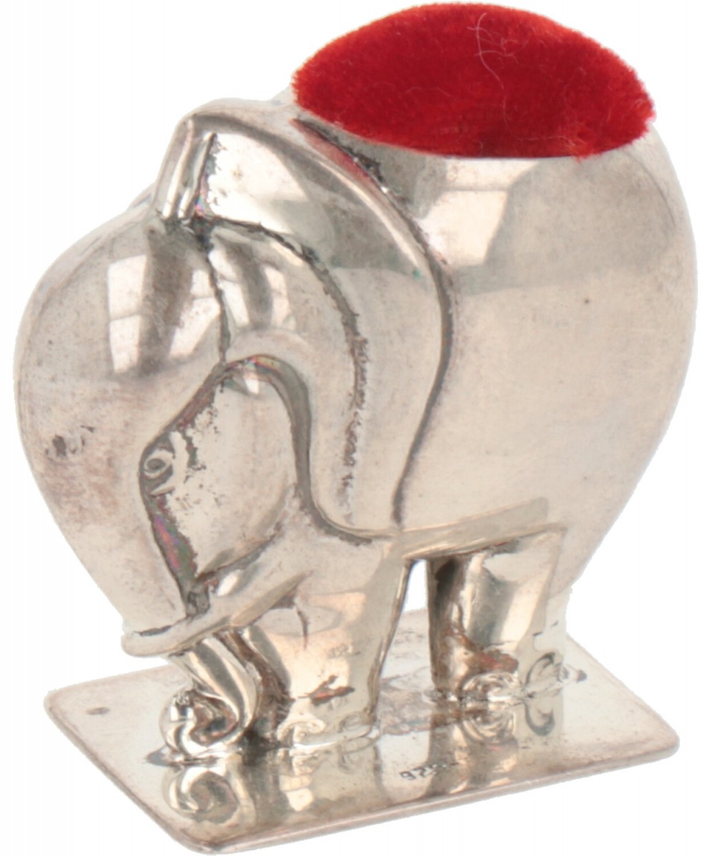 Speldenkussen zilver.