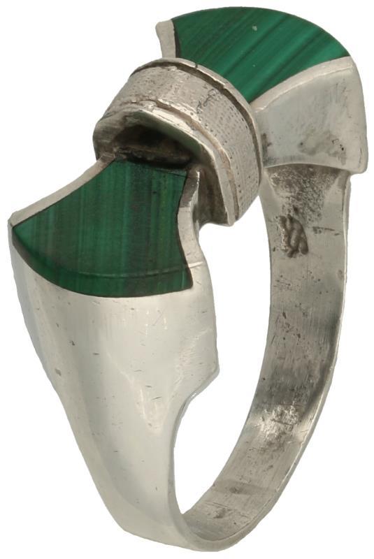 Strikvormige ring zilver, malachiet - 835/1000.