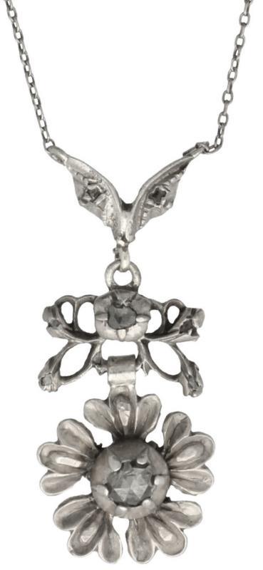 Antiek collier met bloemvormige hanger zilver, diamant - 925/1000.