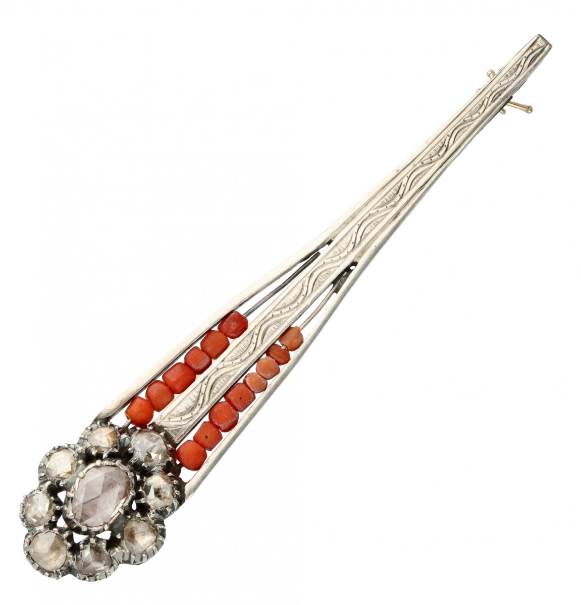Zilveren antieke broche bezet met 9 roos geslepen diamanten en bloedkoraal - 835/1000.