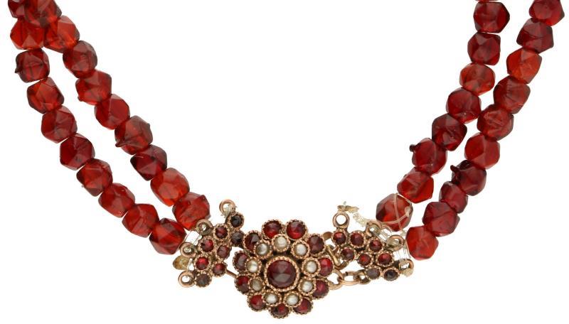 Antiek collier met rosegouden sluiting, granaat en zaadparel - 14 kt.