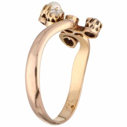 Rosegouden slagring, met diamant en cultivé parel - 14 kt.