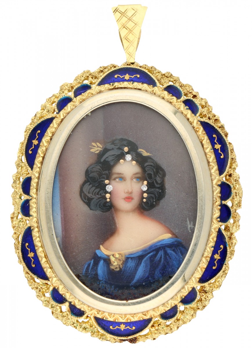 Geelgouden hanger/broche met geschilderd portret en een open gewerkt montuur met koningsblauwe emaille - 18 kt.