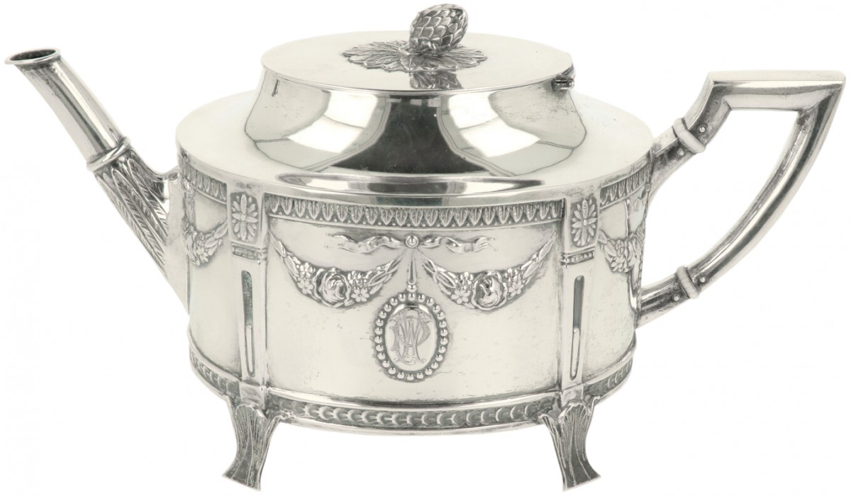 Theepot "C.G Hallberg Stockholm Zweden" zilver.