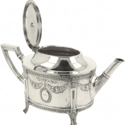 Theepot "C.G Hallberg Stockholm Zweden" zilver.