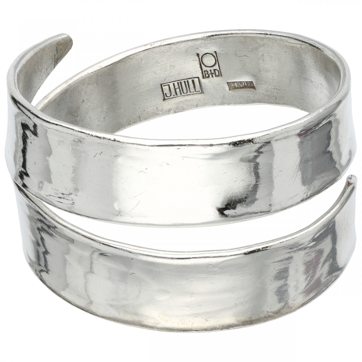 Verzilverde bangle armband van Jacob Hull voor Buch & Deichmann.