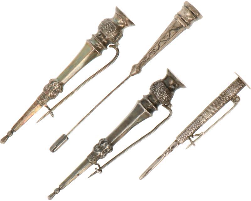 (4) delig lot diversen zilver.