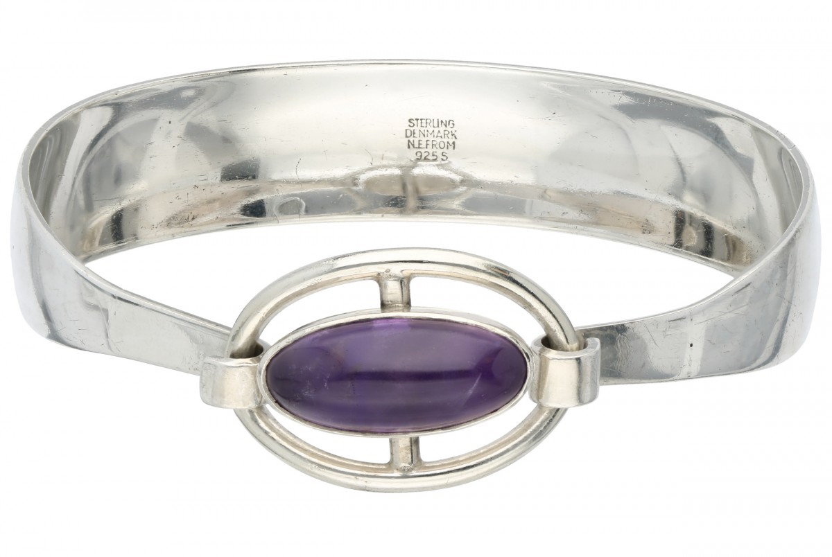 Zilveren N.E. From modernistische bangle armband, met amethist - 835/1000.