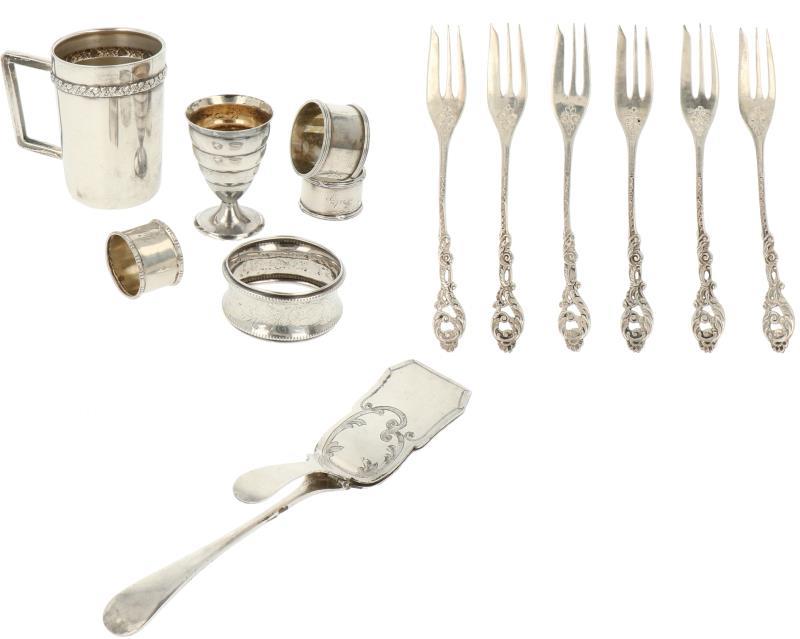 (13) delig lot diversen zilver.
