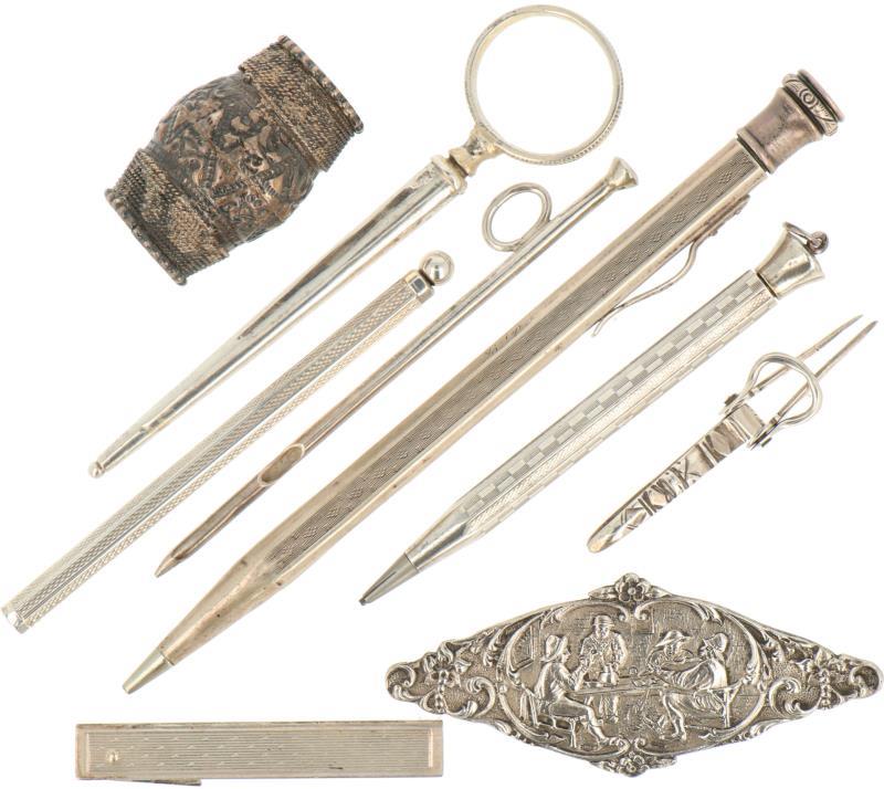 (9) delig lot diversen zilver.