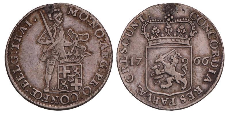 Halve zilveren dukaat Utrecht 1766. Zeer Fraai (montage).