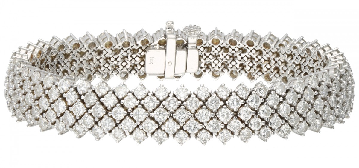 Witgouden armband rondom bezet met 230 diamanten van totaal ca. 11.50 ct. - 18 kt.