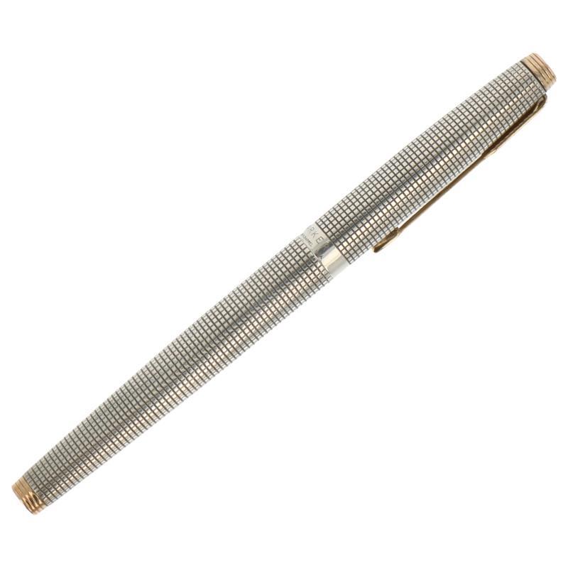 Parker vulpen voorzien van Sterling behuizing en 14kt gouden schrijfpunt zilver.