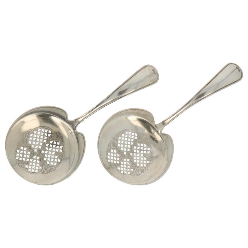 (2) strooilepels met gegraveerde biedemeier decoraties zilver.