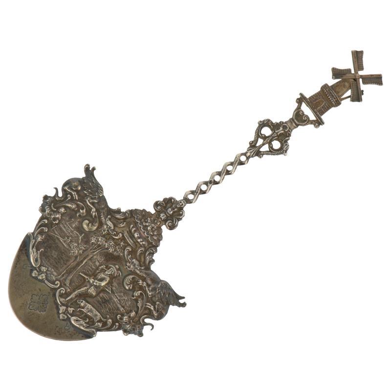 Gebakschep met gegoten hollandse versieringen en draaiende molen op gevlochten steel zilver.